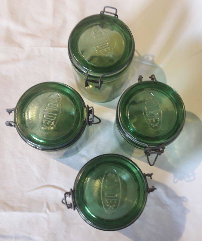 4 identical 1l green solidex jars