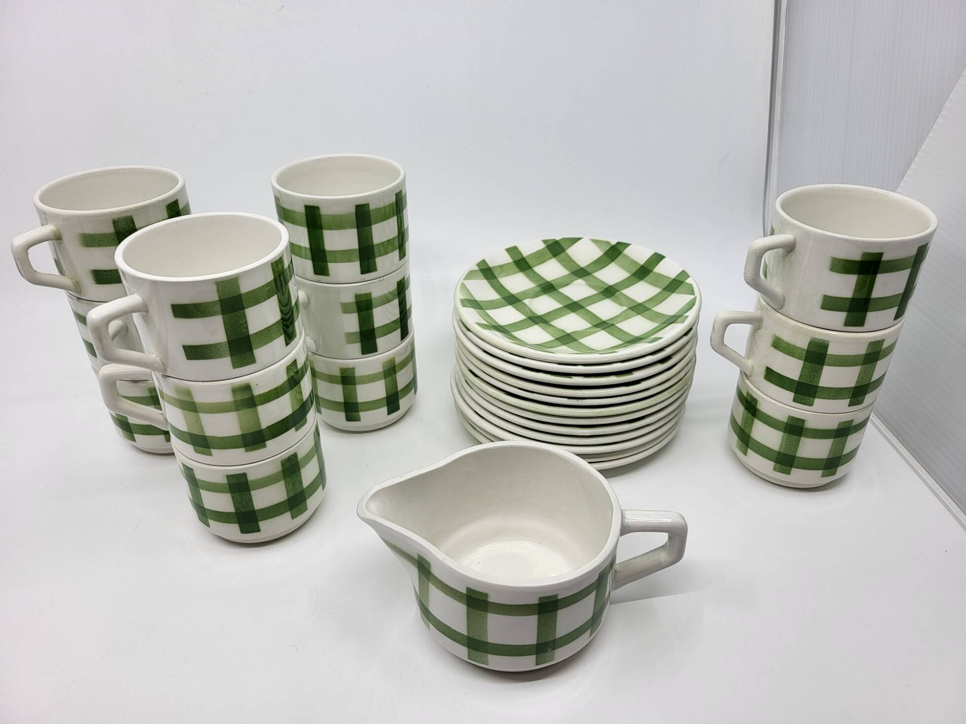 Moulin des Loups Orchies coffee set with French green tablecloth (25p)