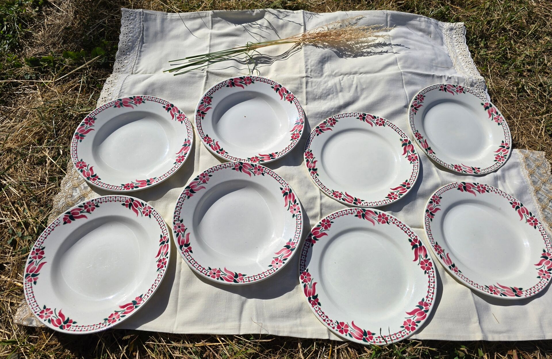 Lot of 4+4 vintage Ceranord St Amand "Roubaix" plates in perfect condition.