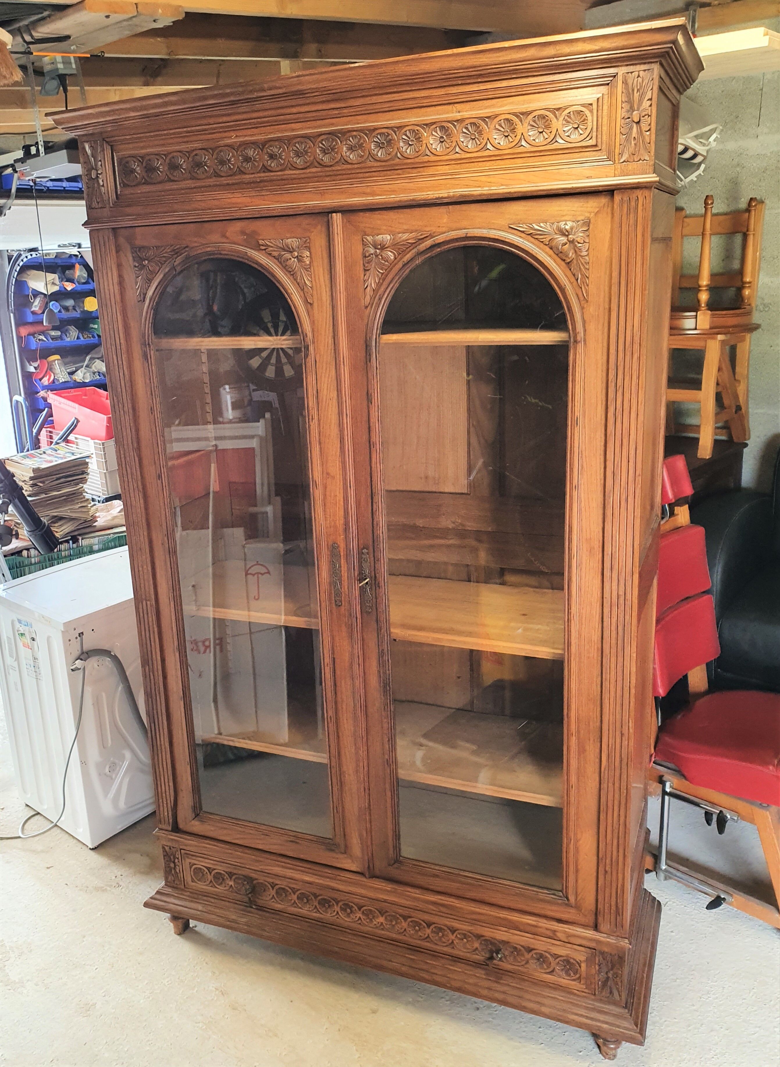 Glass cabinet