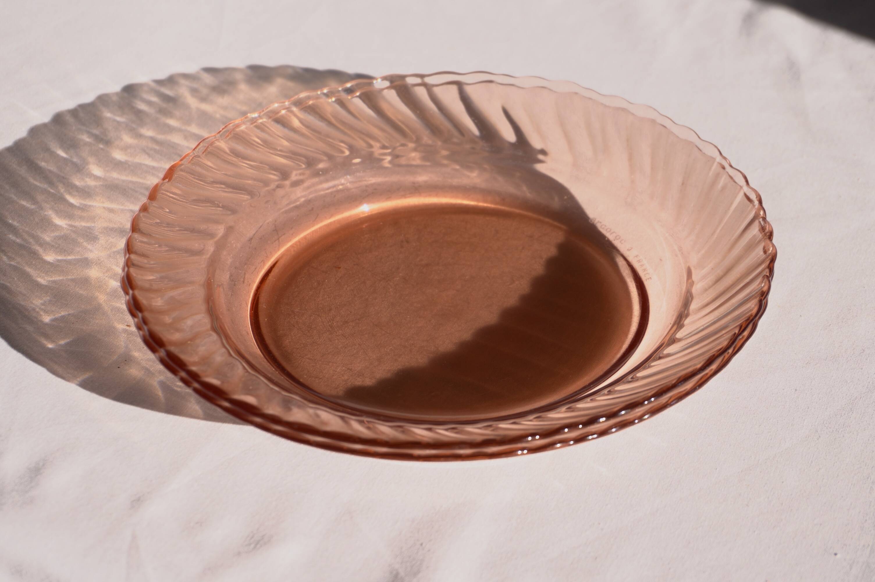 Set of two pink glass plates, Arcoroc France