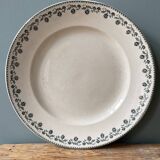 Old round plate in earthenware Moulin des Loups and Hamage, Georgette model