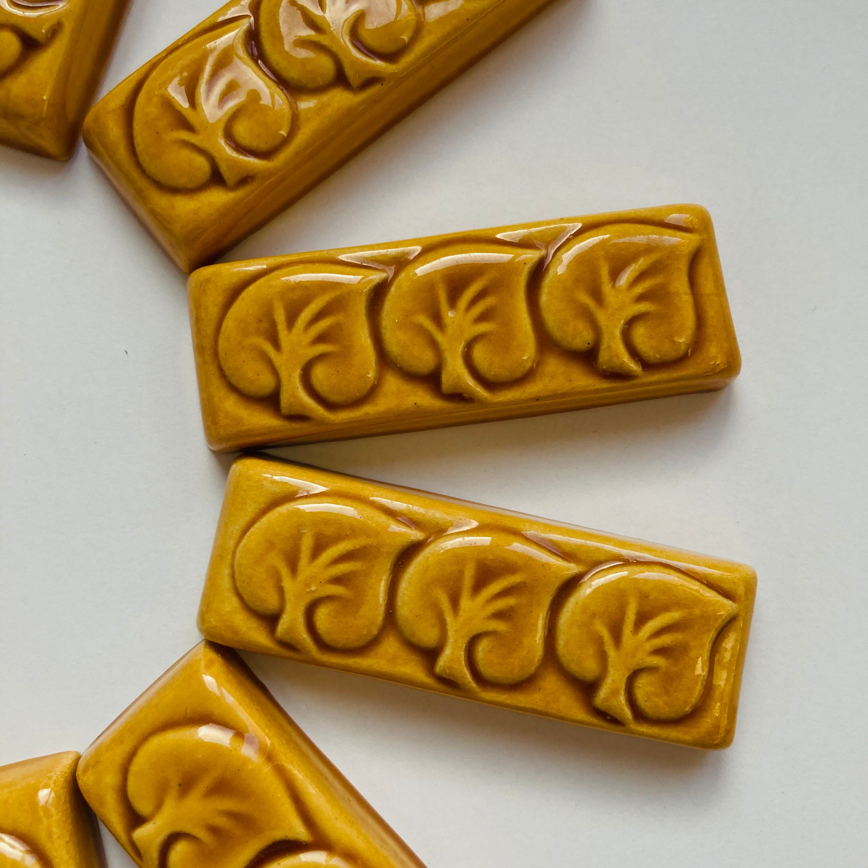 12 yellow leaf earthenware knife holders