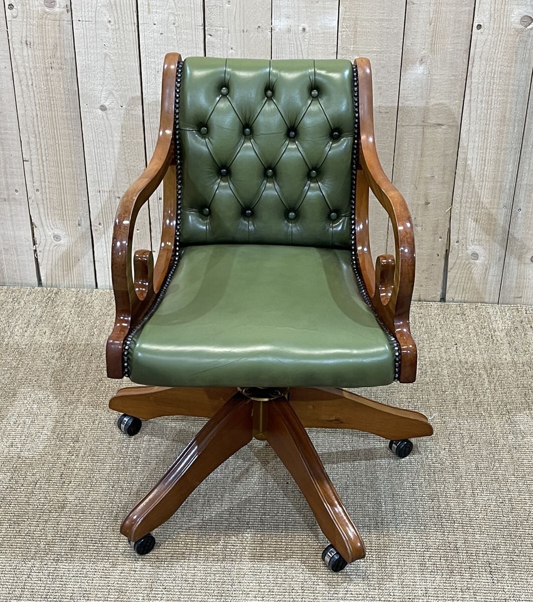 Fauteuil de bureau anglais Chesterfield en cuir vert