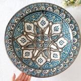 Vintage Moroccan plate in ceramic with filigree of alpaca and bone.