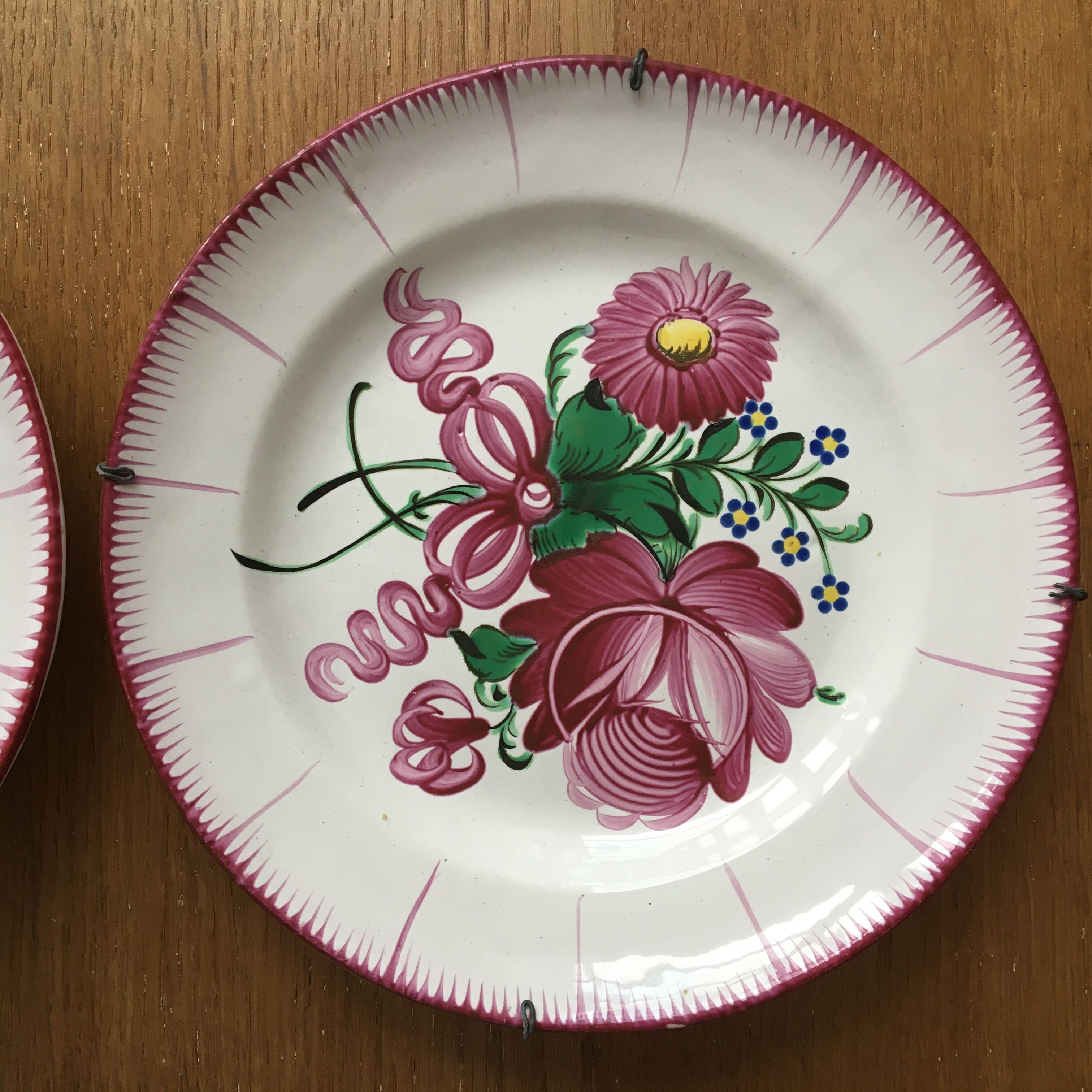 Pair of decorative plates "Bouquet" in old earthenware