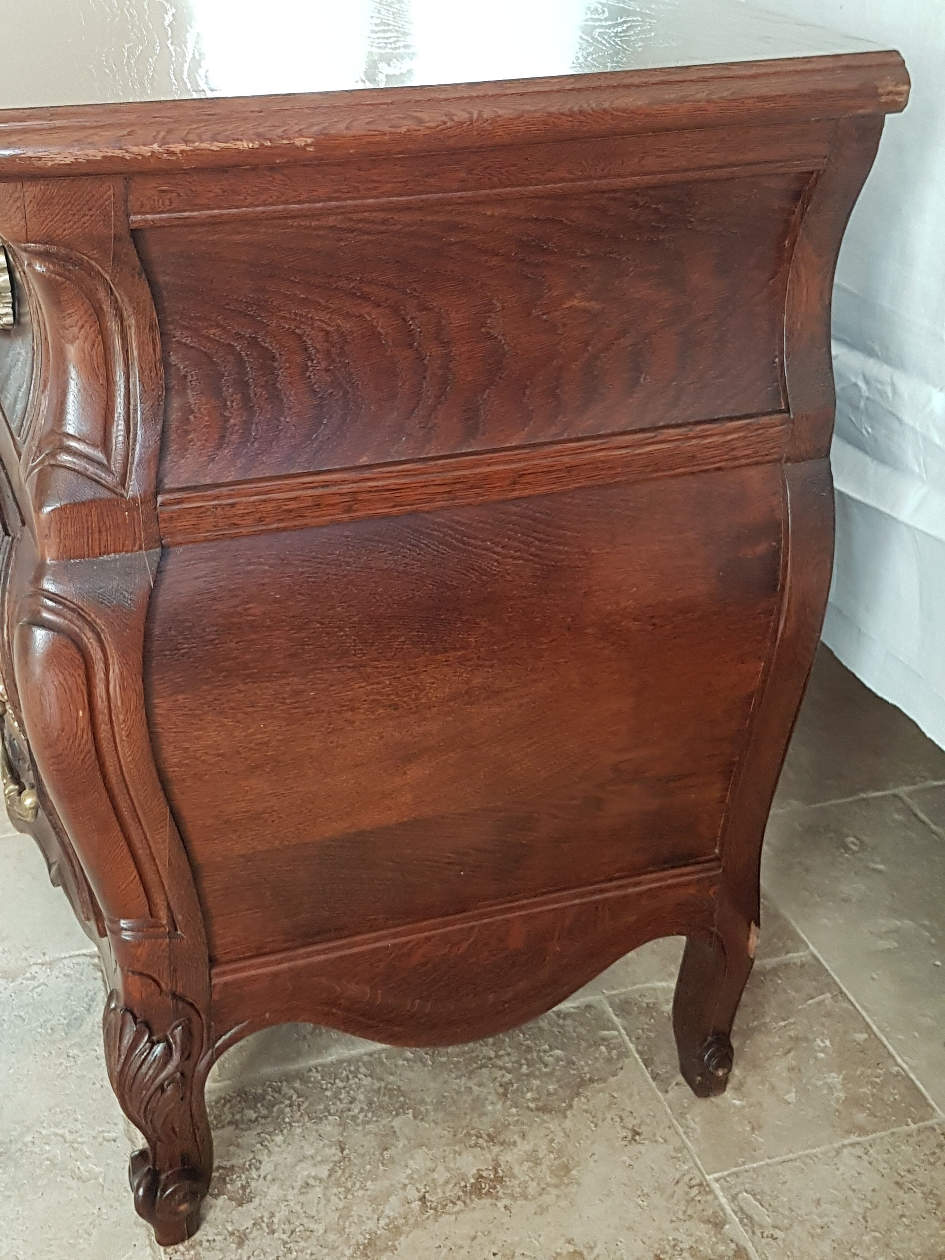 Commode tombeau bordelaise de style Louis XV