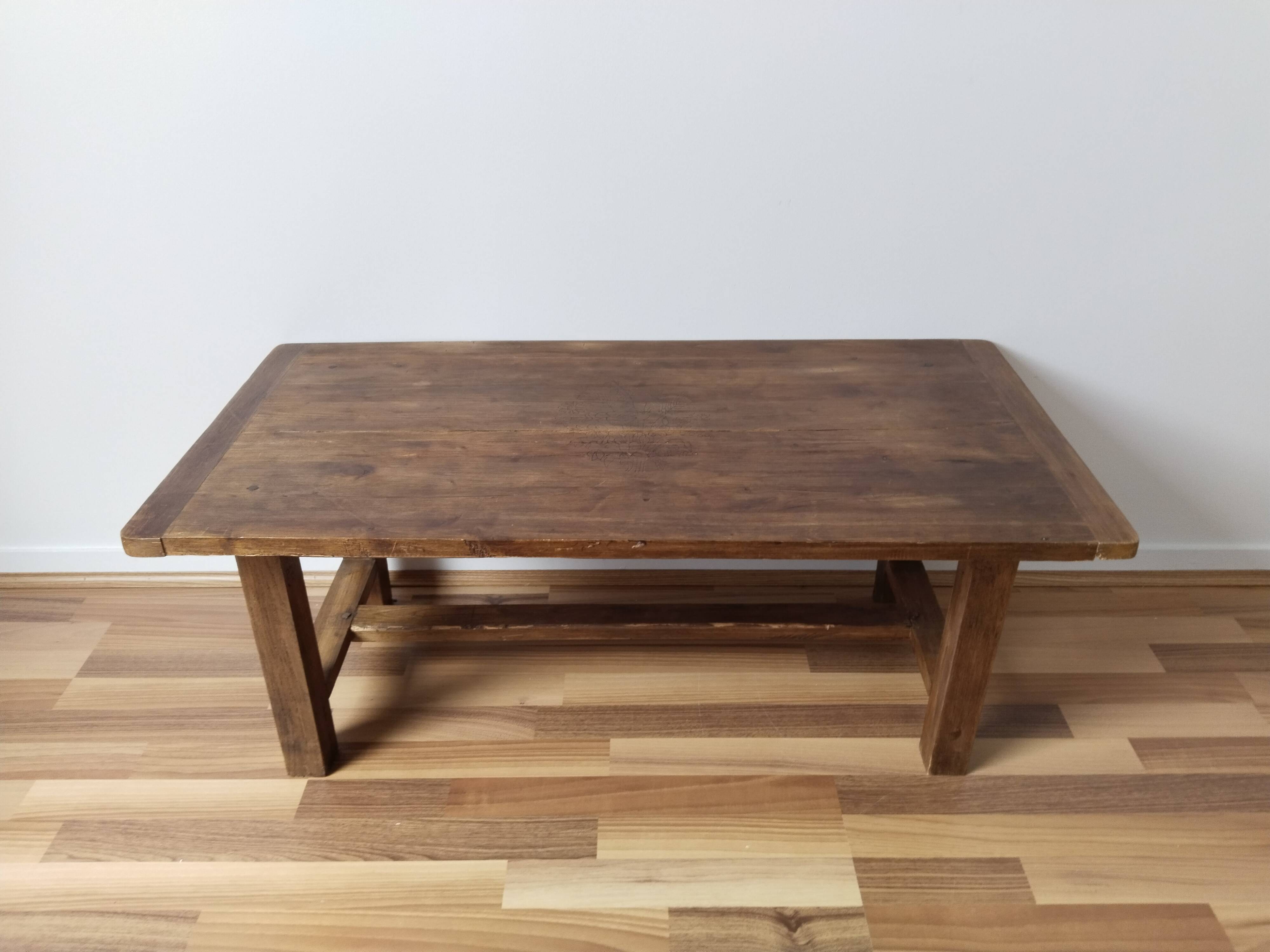 Vintage rustic coffee table in waxed wood and screen printing