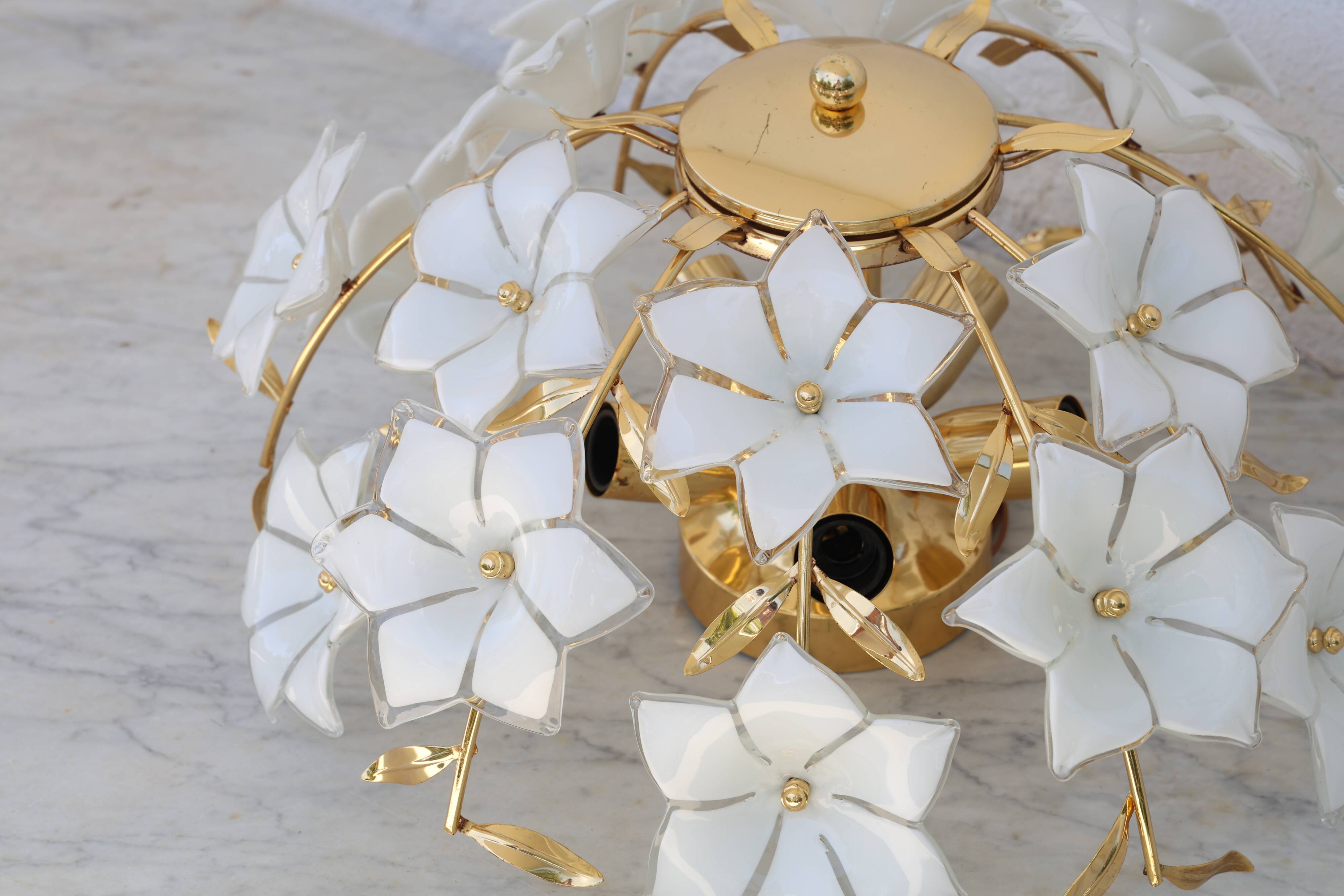 Grace Kelly, Delicious Murano Ceiling Light White Flowers, 1980