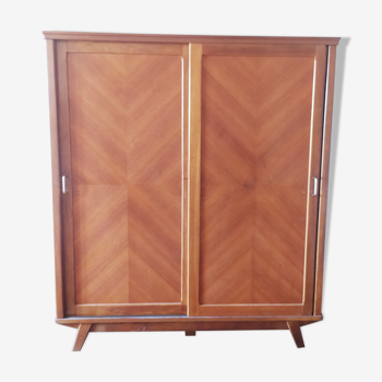 Armoire pieds compas portes coulissantes