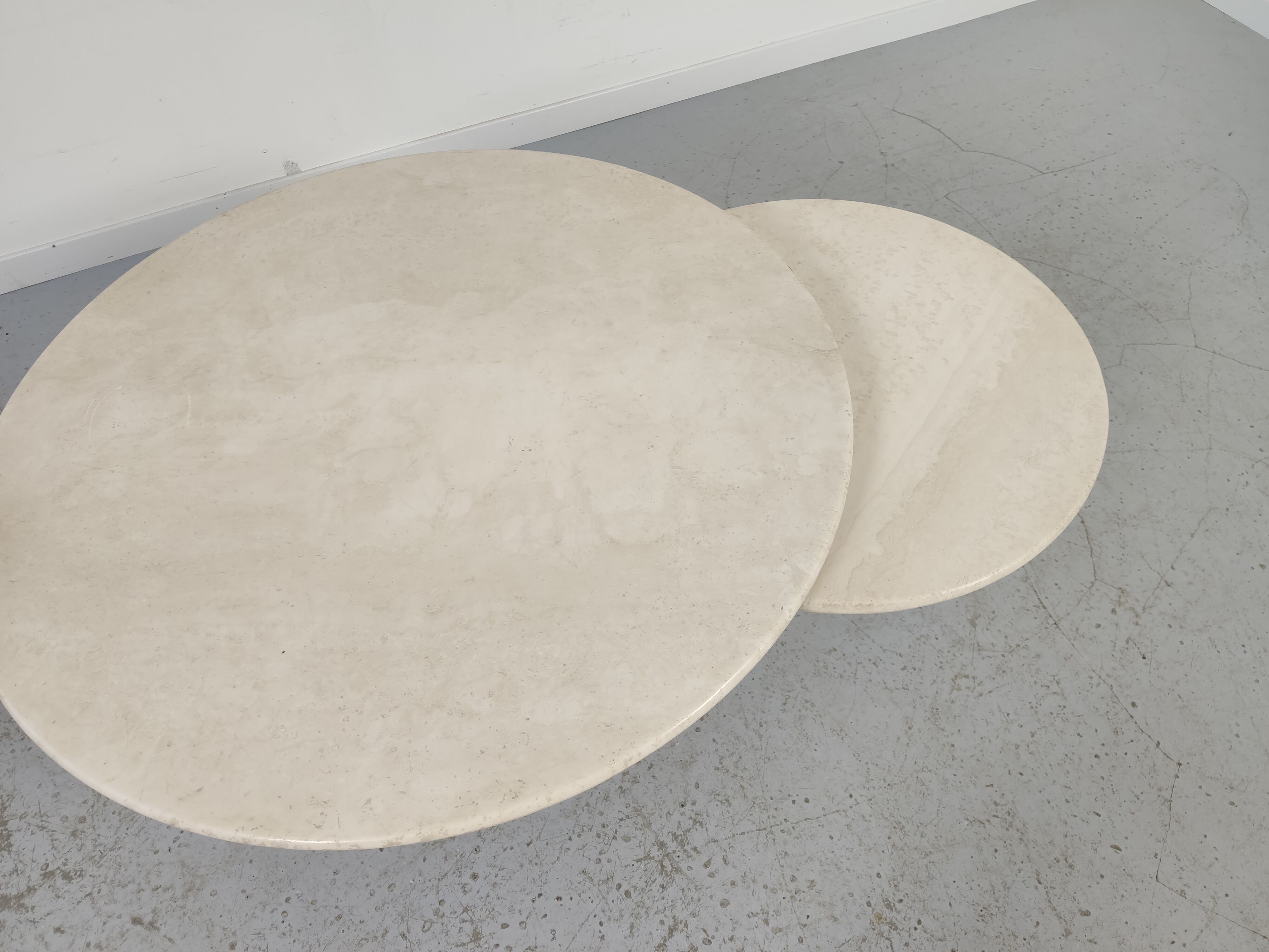 Two modular rotating trays coffee table