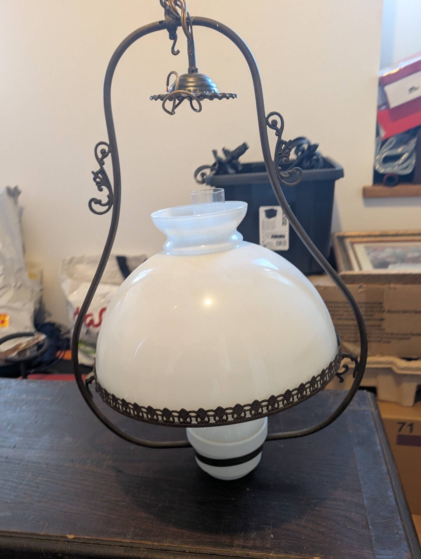 Suspension Lampe à Pétrole Ancienne Opaline Blanche Laiton Fer Forgé S