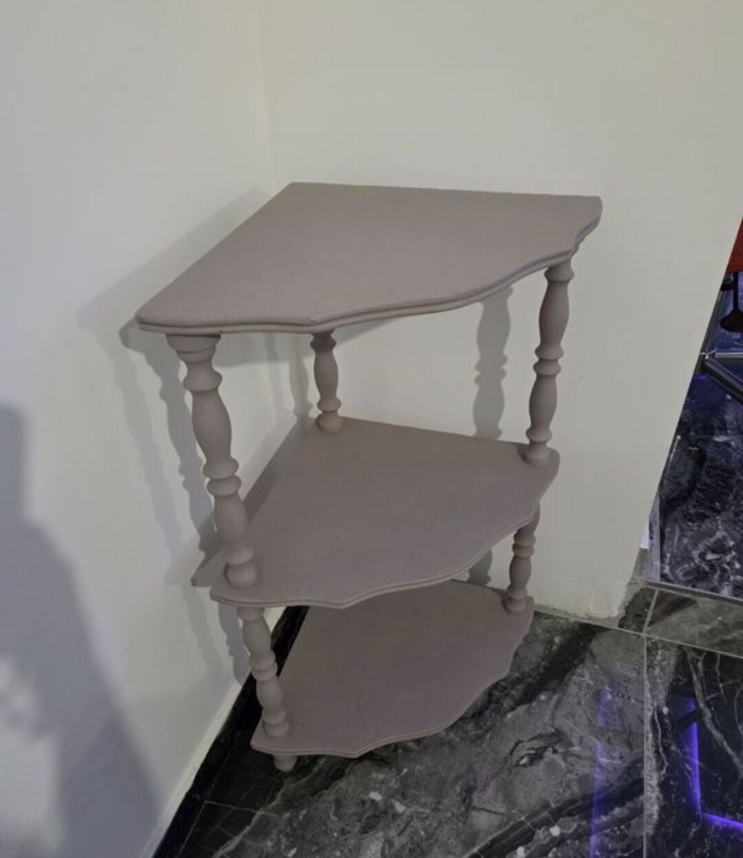 Vintage corner shelf, 3 levels, painted wood.