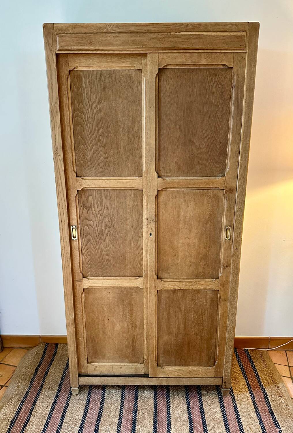 Parisian wardrobe with sliding doors