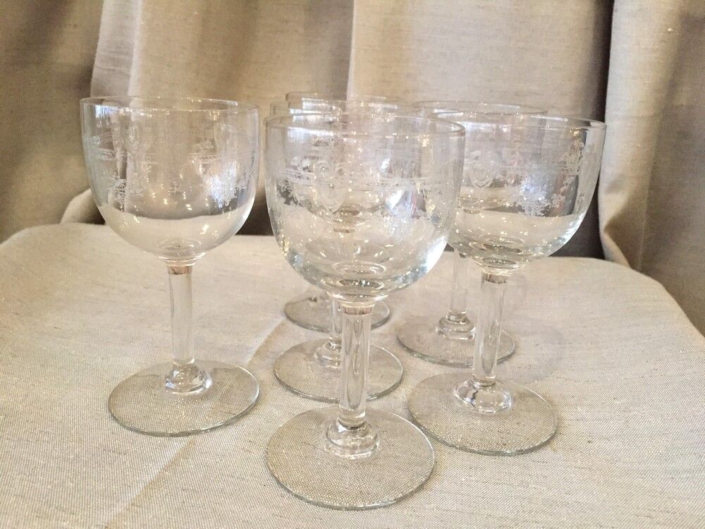 6 glasses on foot for cooked wine or port in glass with a pretty frieze