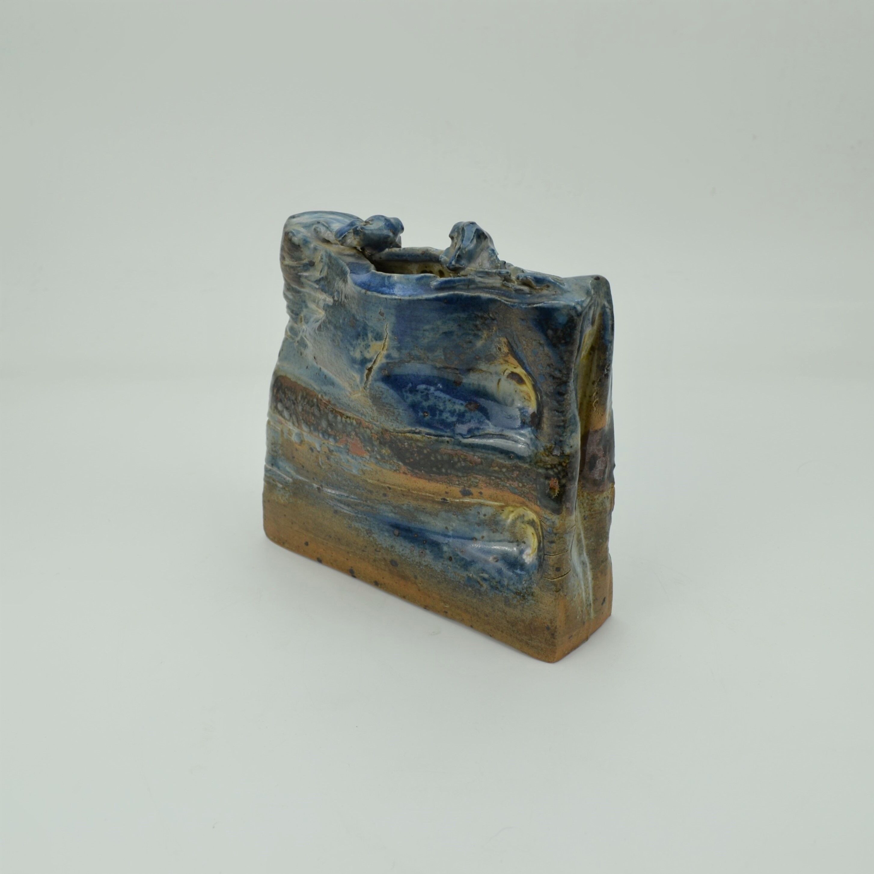 Sandstone vase by Vicente Vigreyos