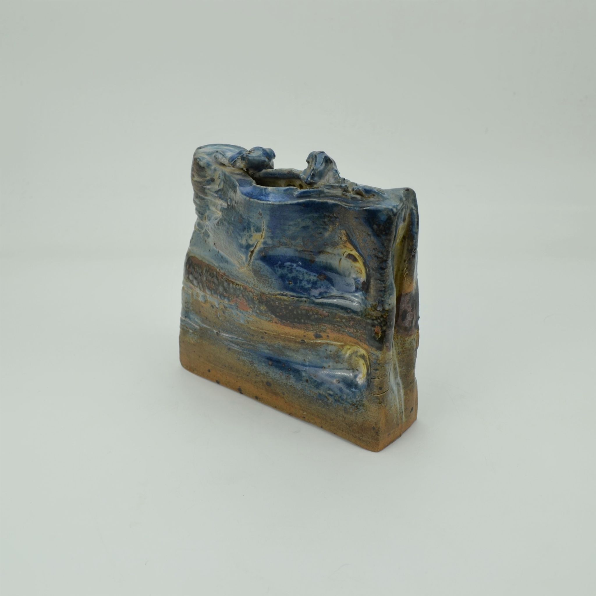 Sandstone vase by Vicente Vigreyos