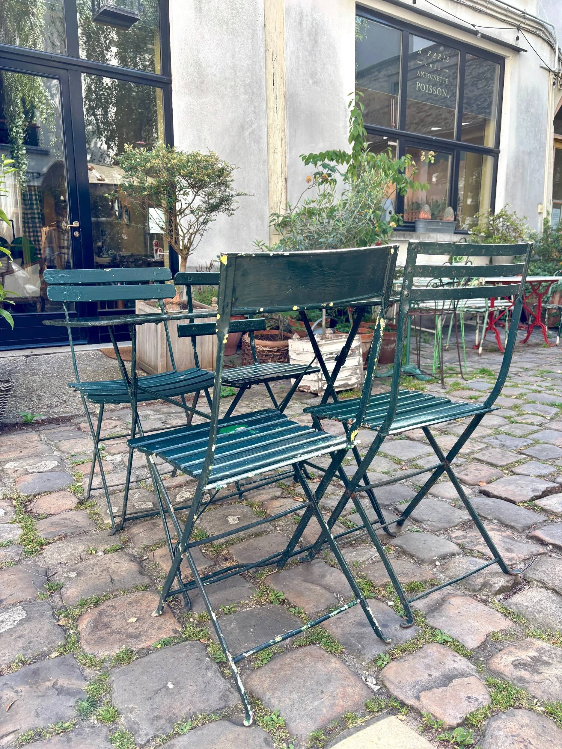 Salon de jardin, table et 4 chaises pliantes en métal vert