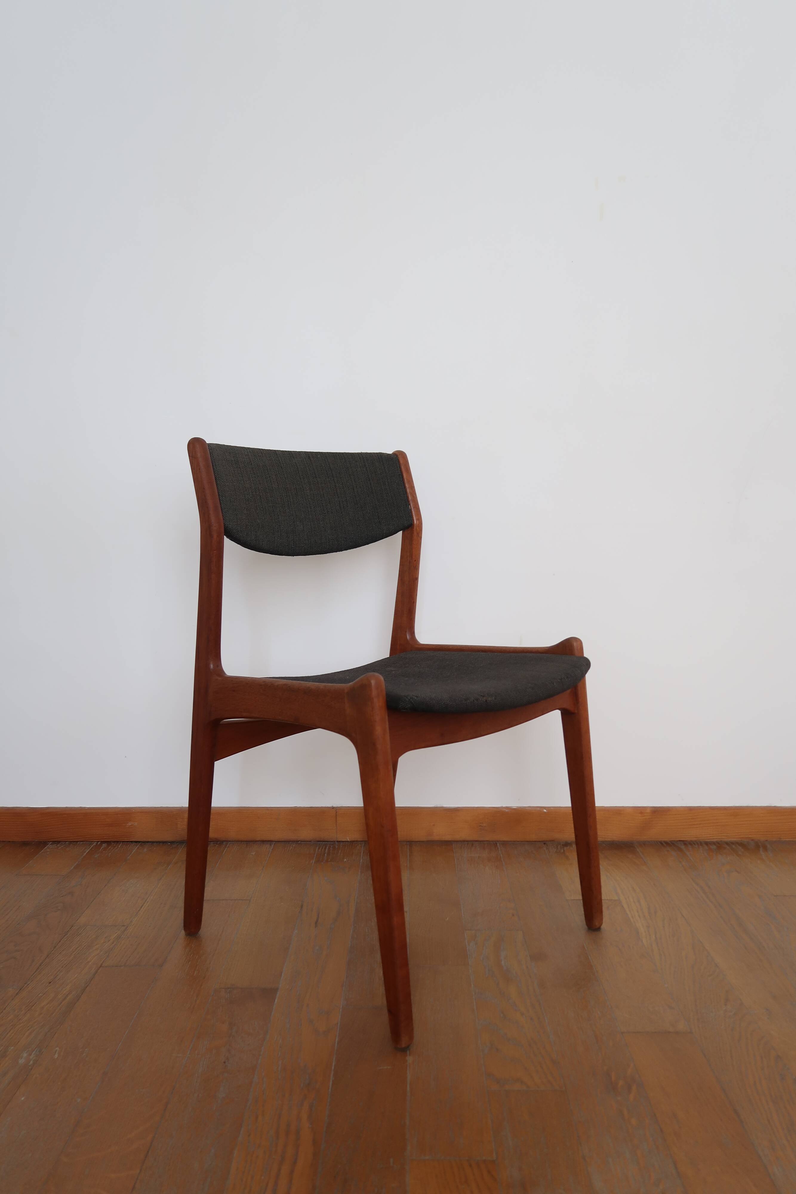 4 chaises vertes danoises estampillées