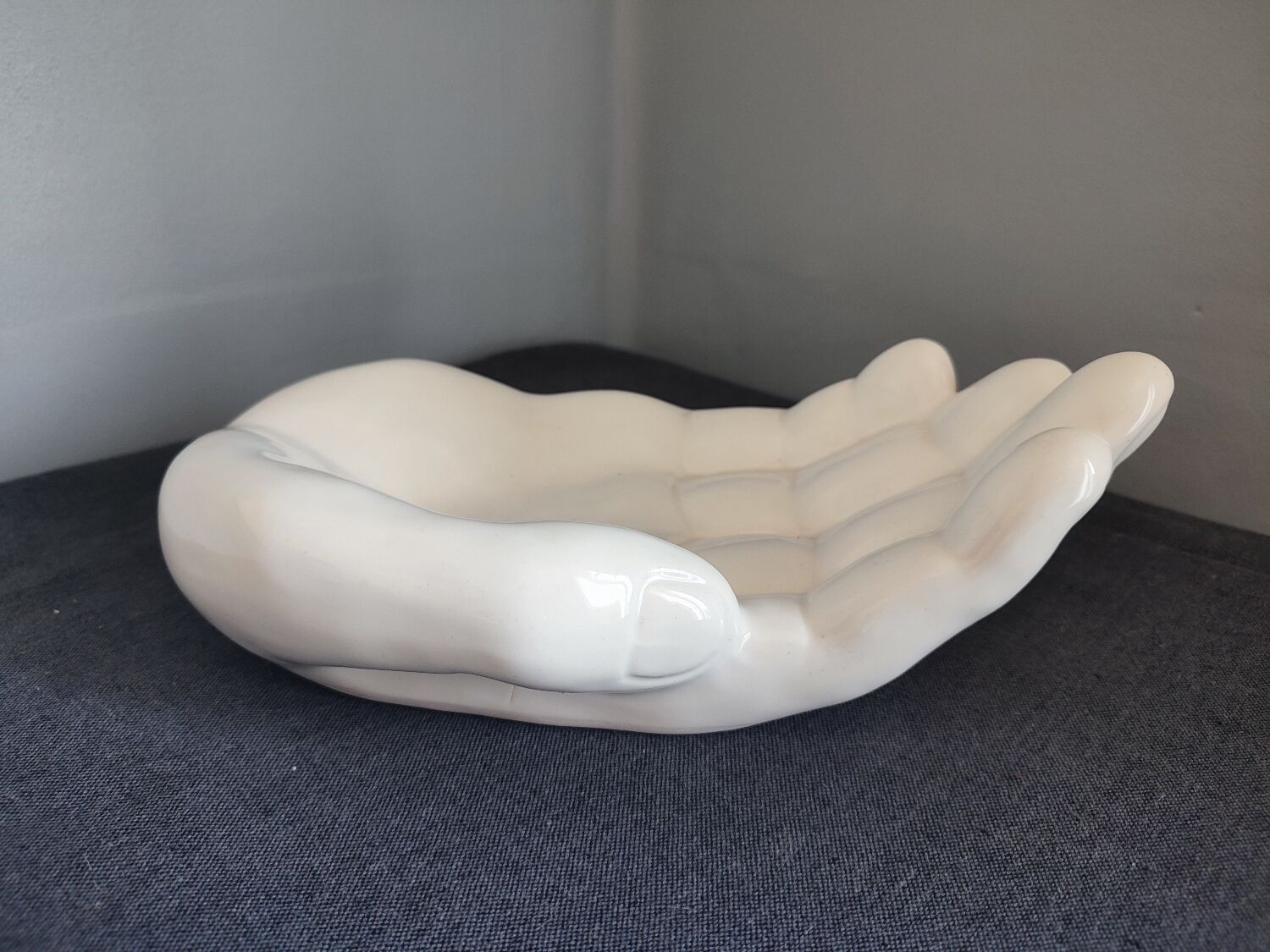 Empty hand ceramic pocket from the 80s