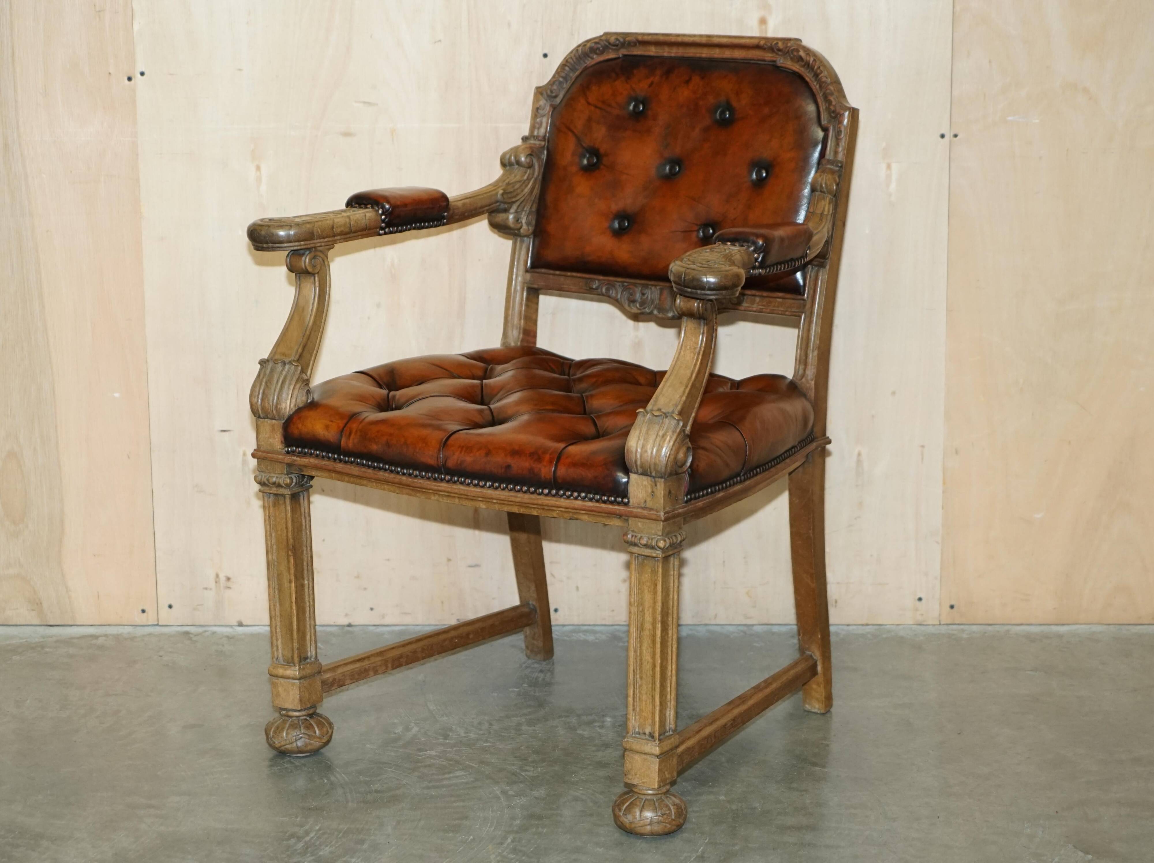 Fauteuil Chesterfield ancien restauré William IV en cuir