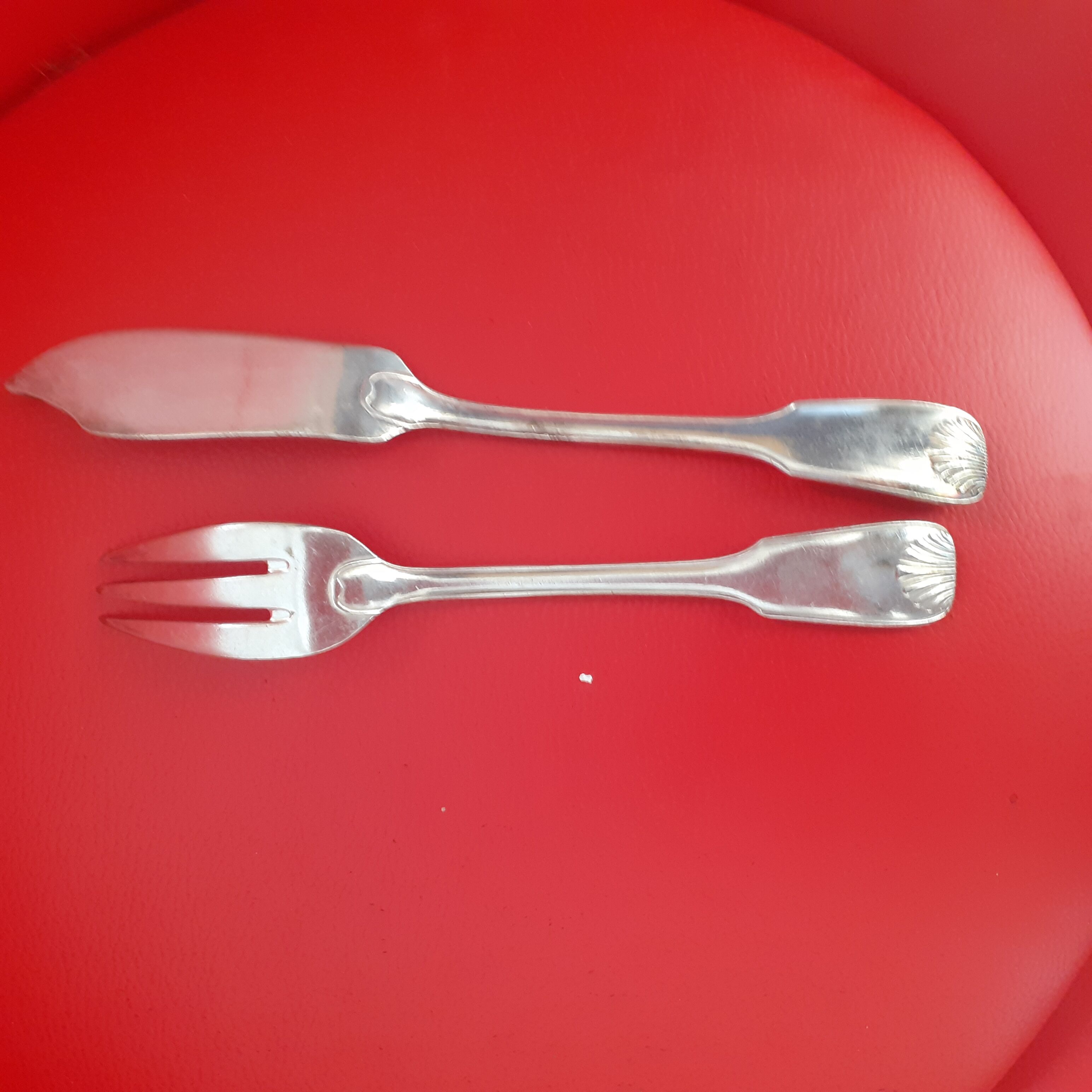 9 knives and 9 fish whips, silver metal, shell model