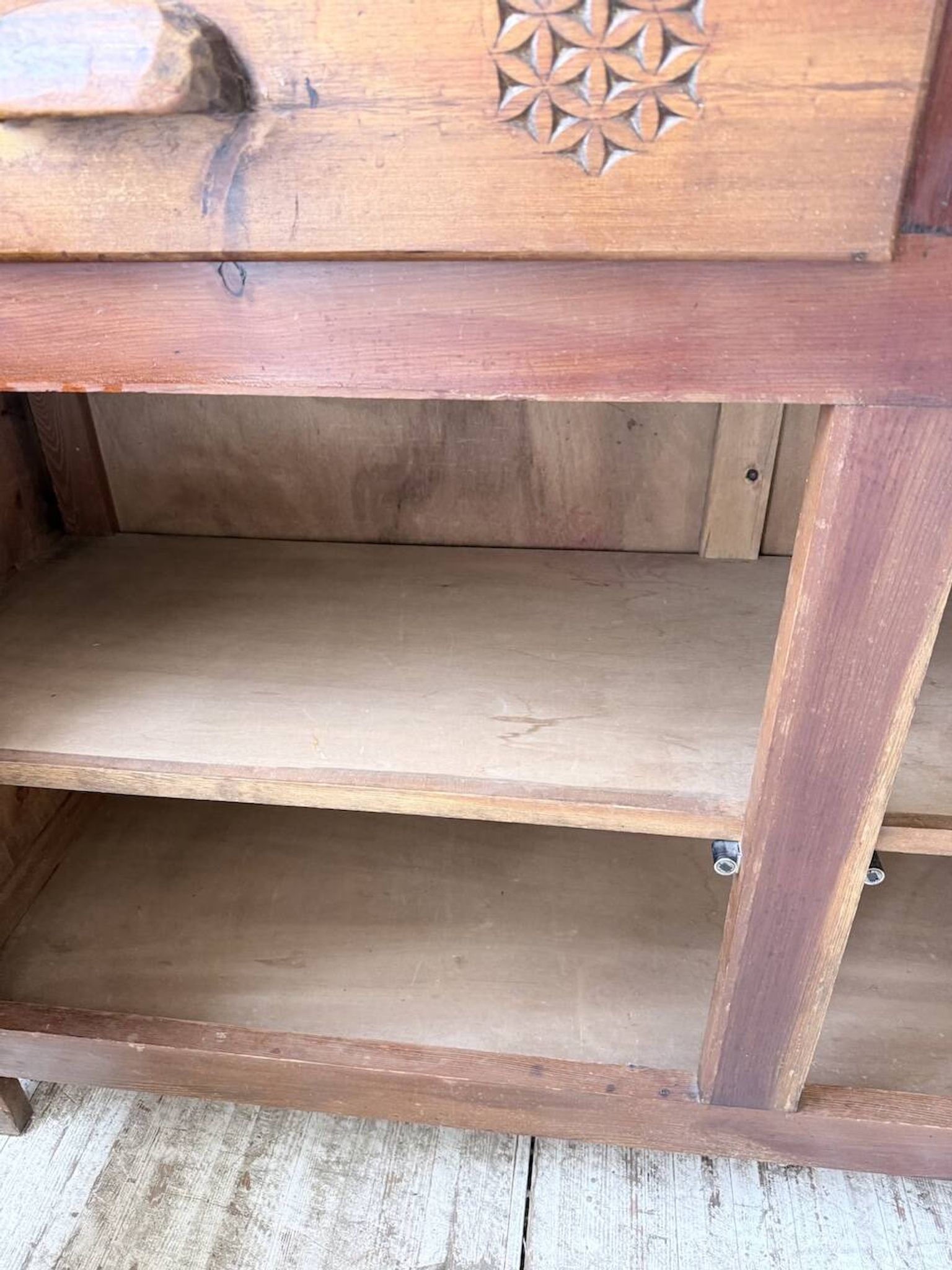 Meuble de rangement confiturier art populaire savoyard 1950
