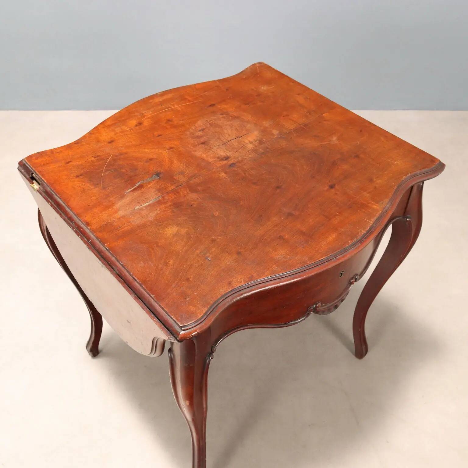 Antique Louis-Philippe coffee table in mahogany, France, 19th century.