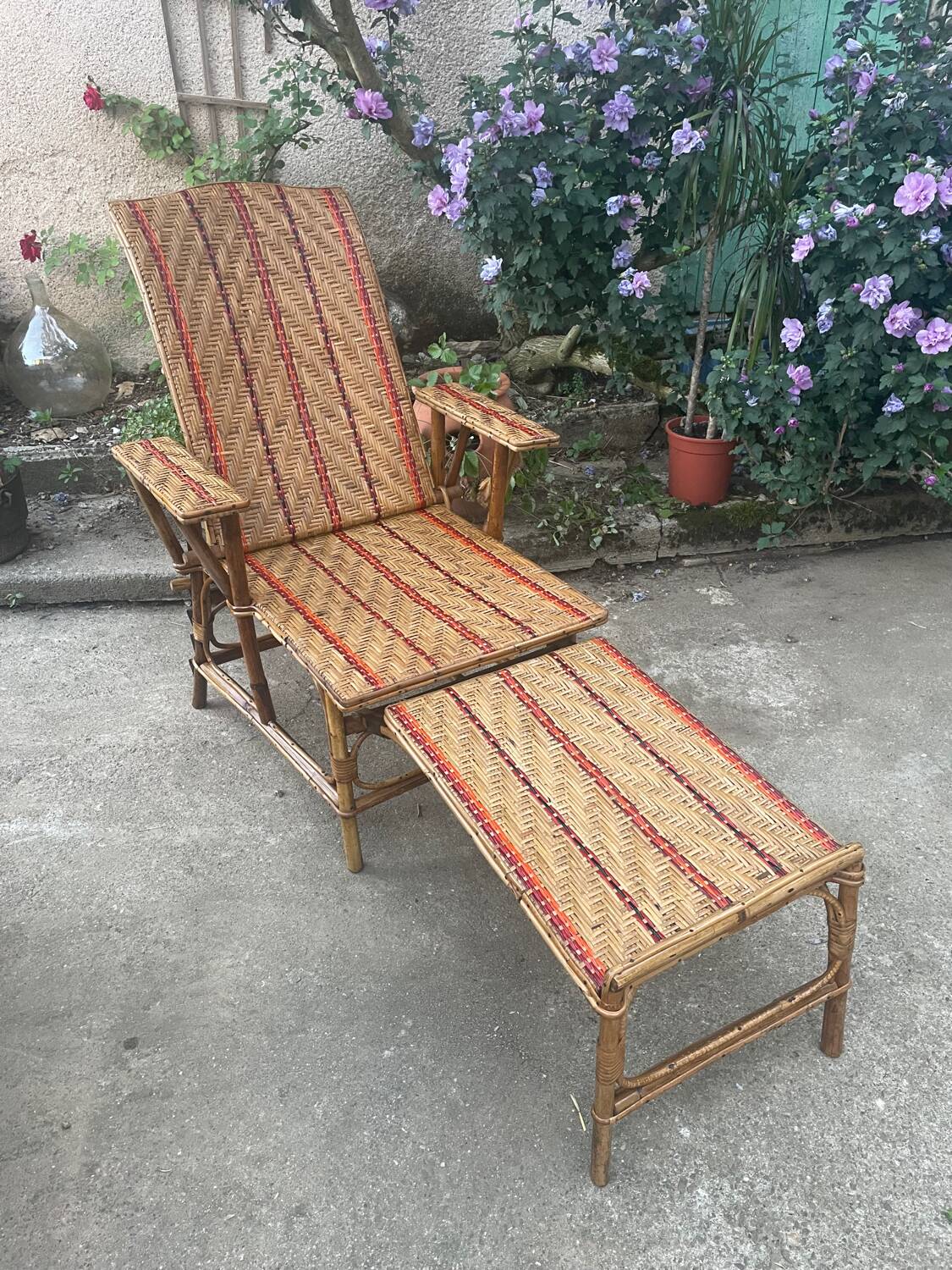 Rattan lounge chair