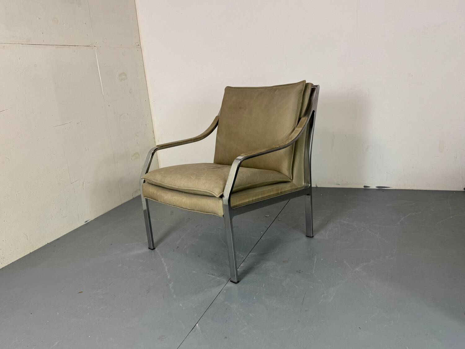 Modernist Mid Century Walter Knoll steel and leather lounge chair