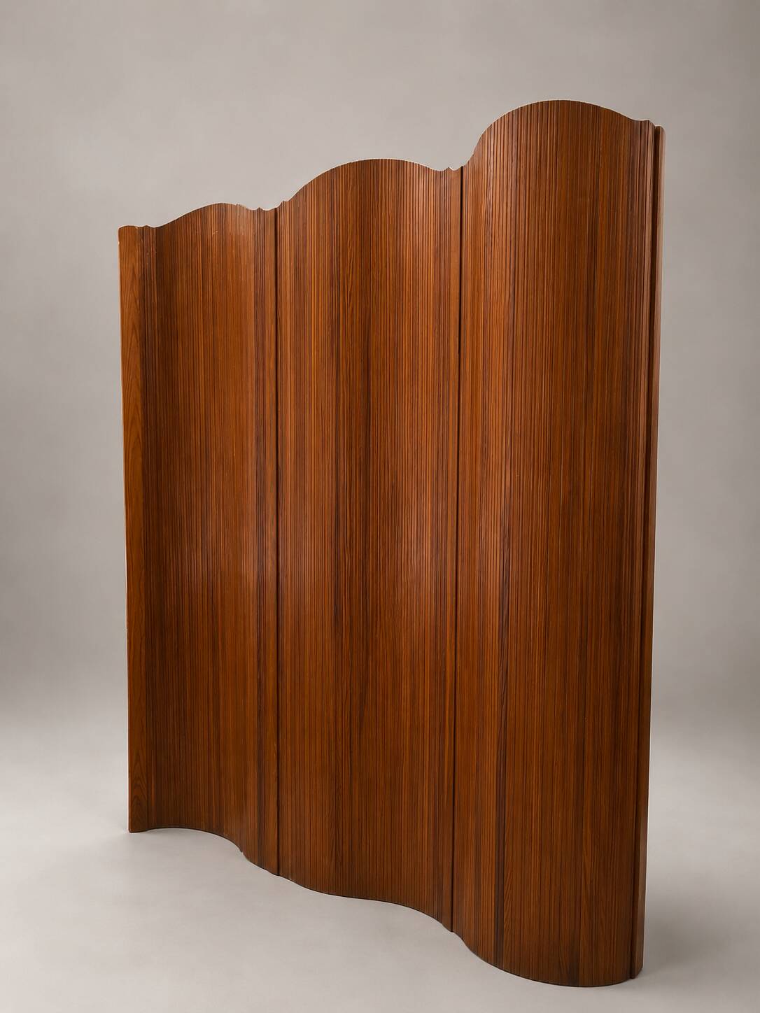 Wavy wooden screen, 1970s design