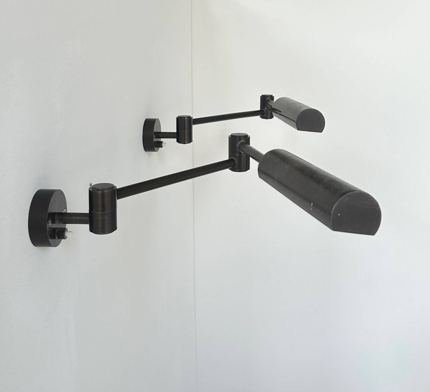 Paire d’appliques vintage orientable en laiton, France 1970