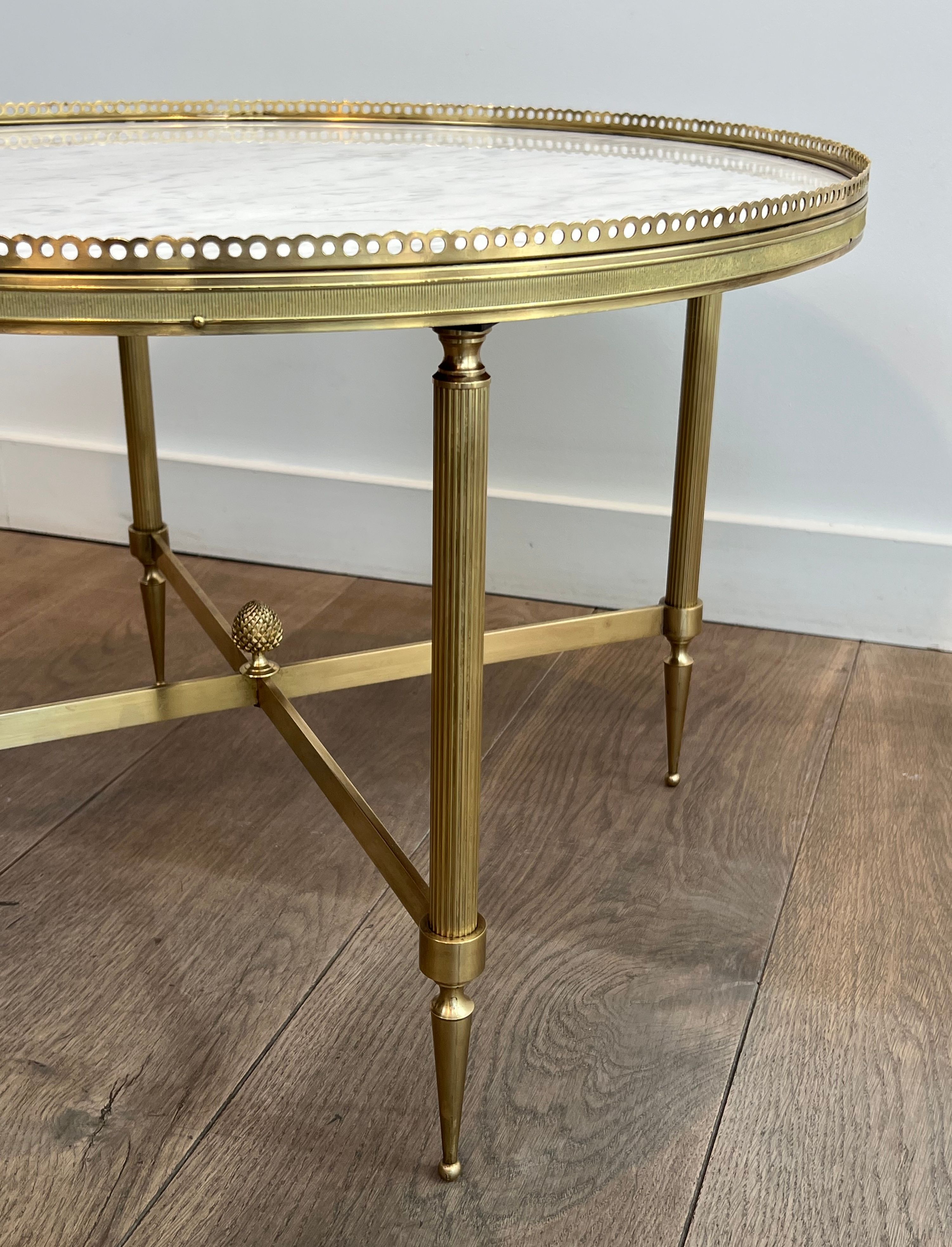 Neoclassical style round coffee table in brass with a white Carrara marble top from Jansen