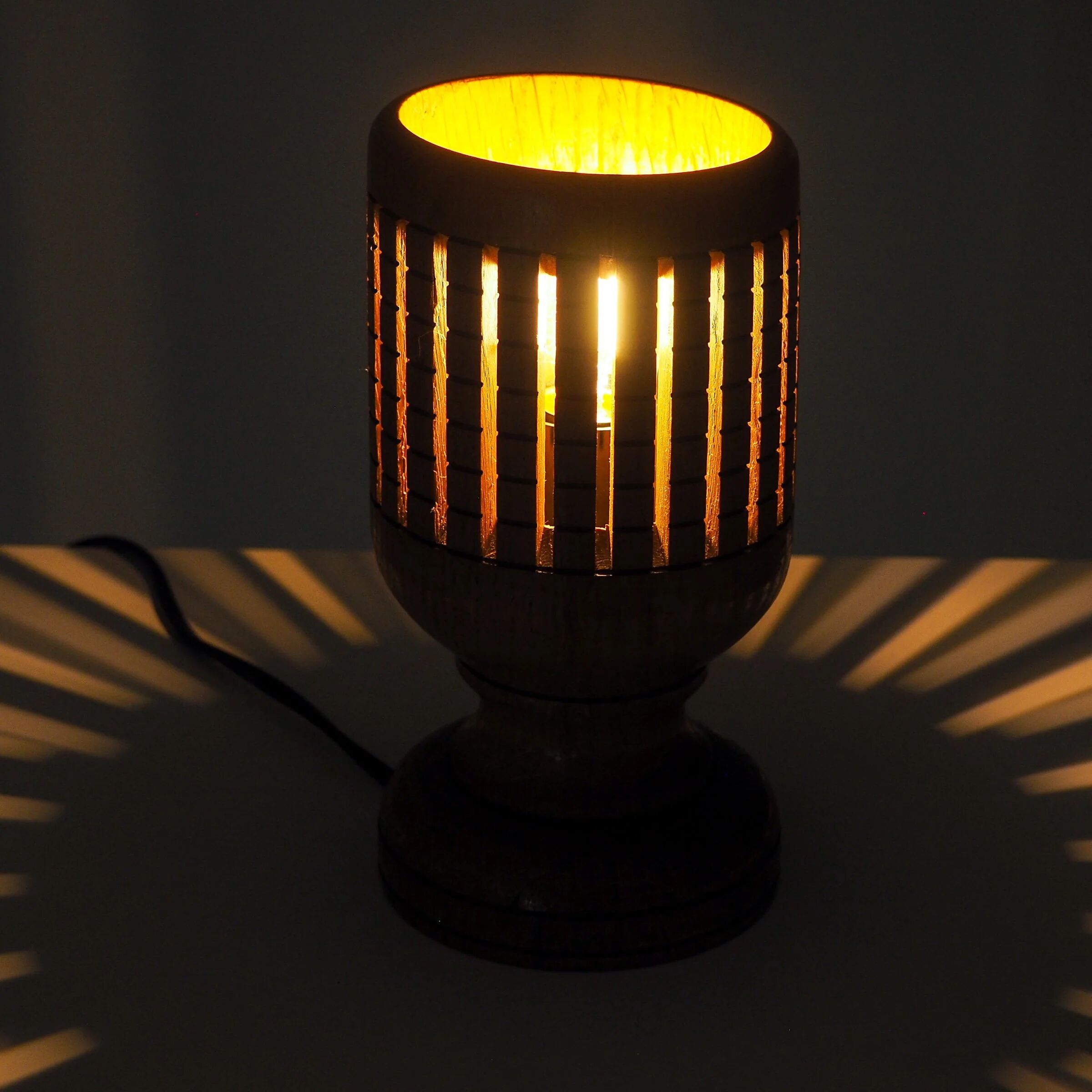 Vintage wooden lattice accent lamp