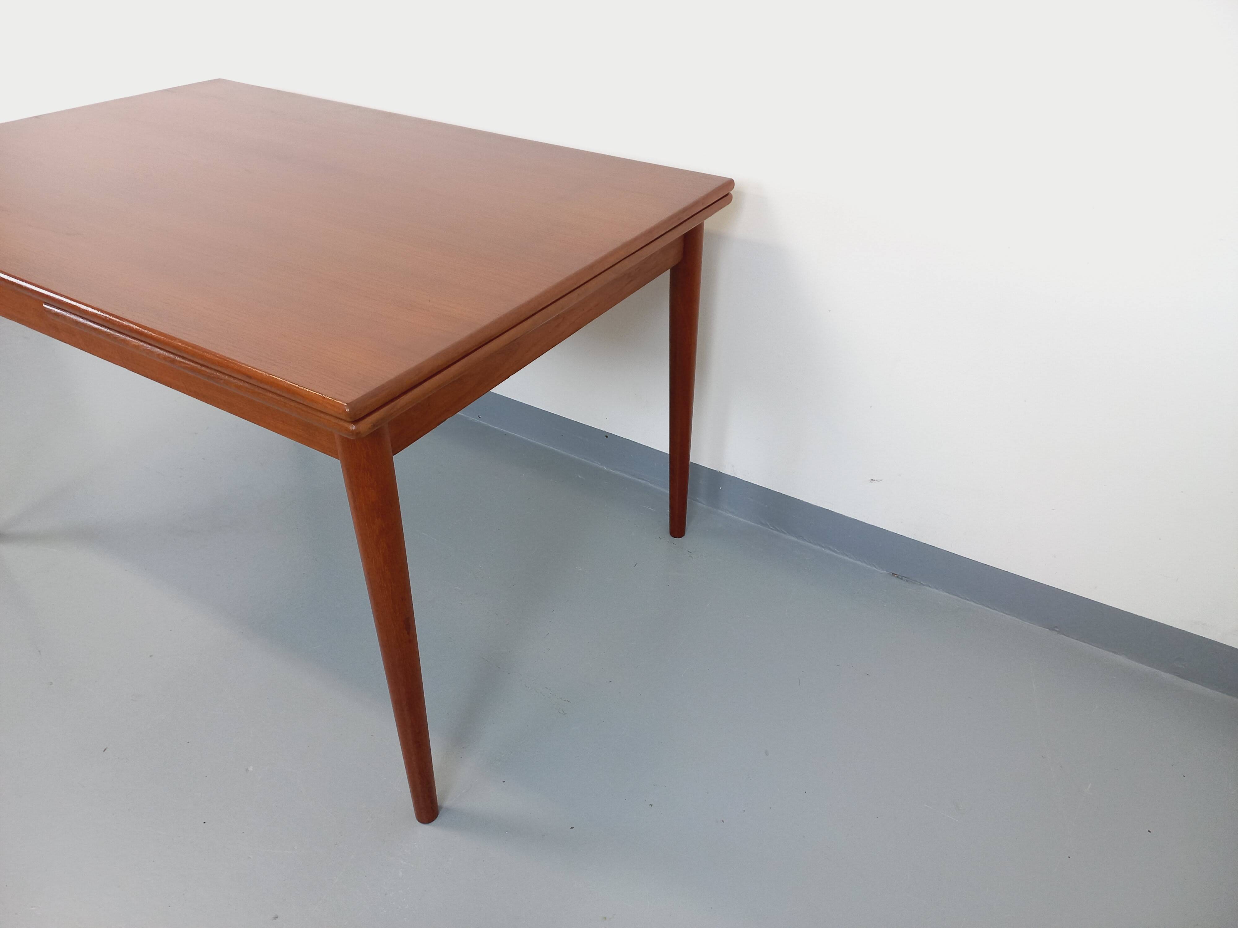 Table à manger en teck avec rallonges de style scandinave, années 50 60