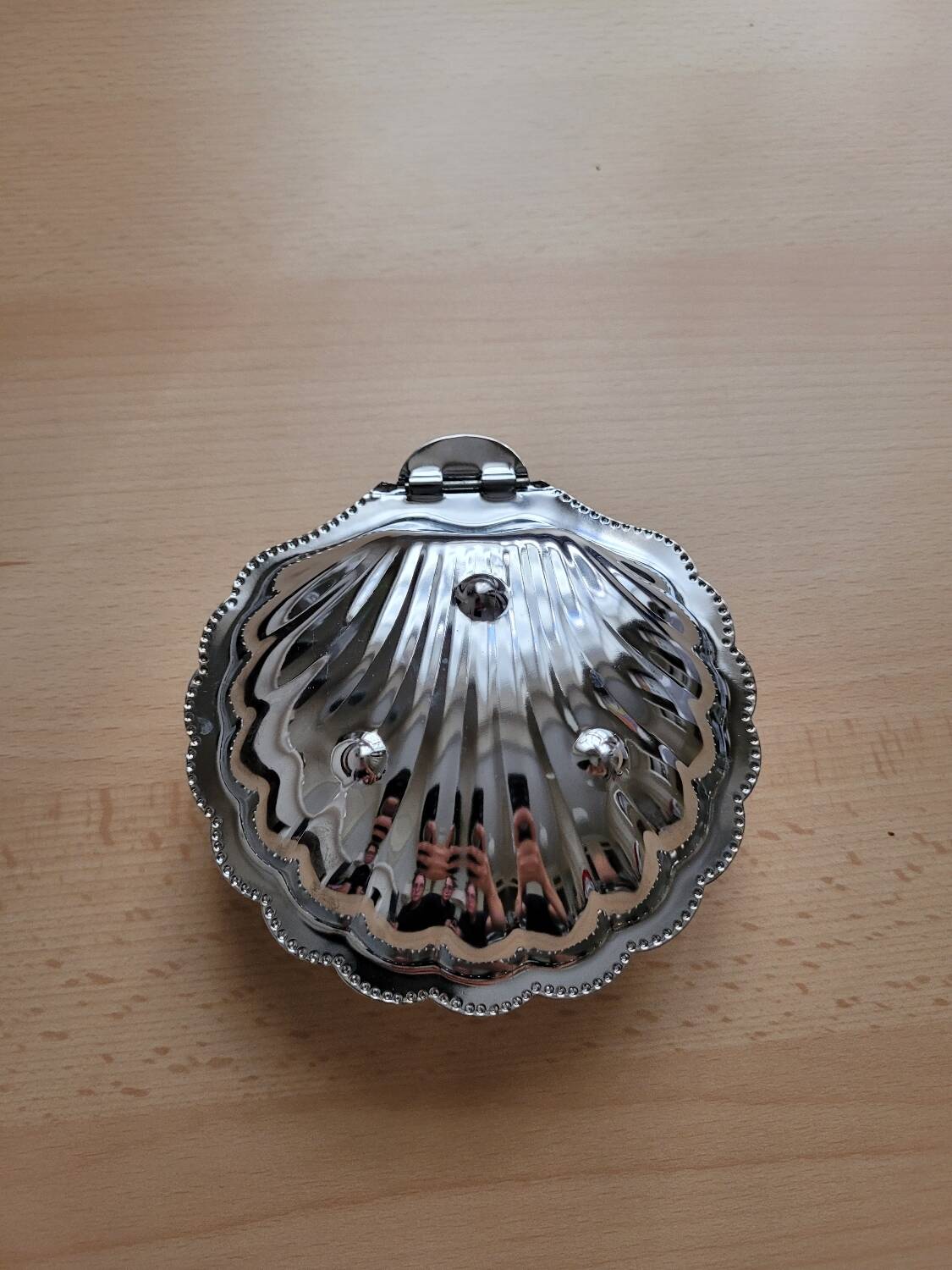 Silver-plated metal shell butter dish