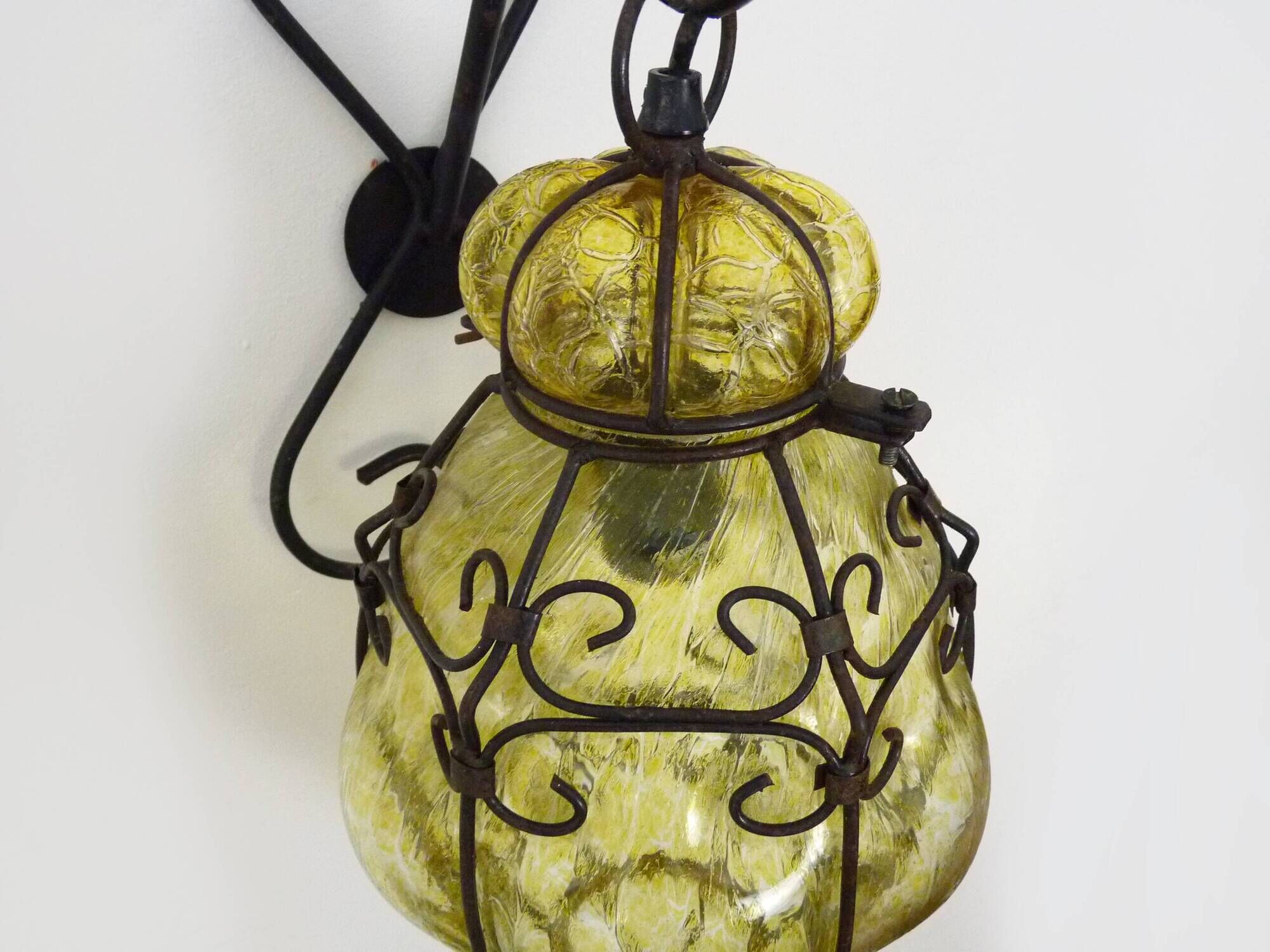 Vintage Italian wall light in transparent yellow blown glass and wrought iron. 70s 80s