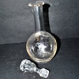 Carafe ancienne en cristal gravé à l'acide - décor rocaille et feuillage 1900 - 23cm