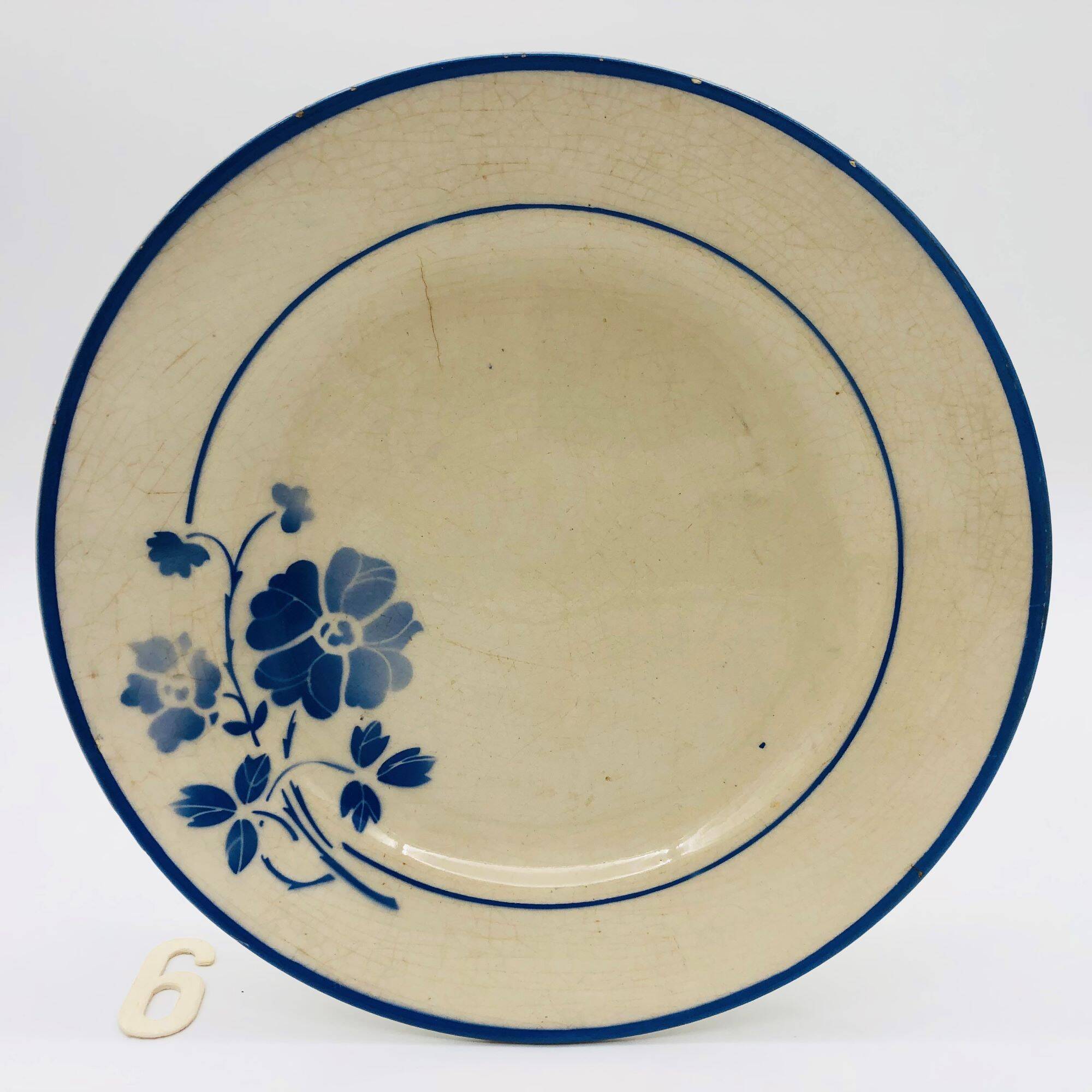Series of 6 mismatched dinner plates.