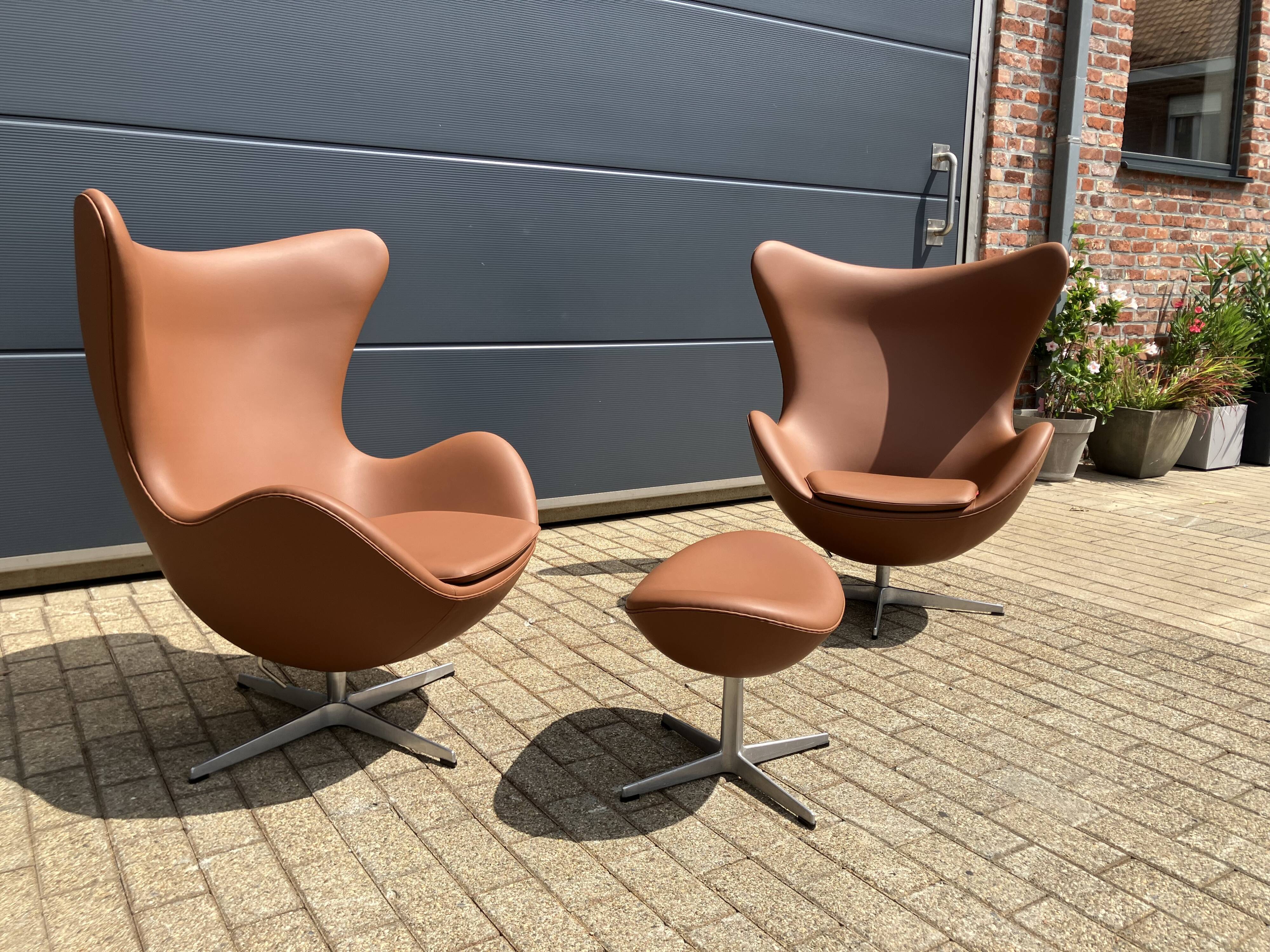 2x Fritz Hansen Egg Chair +1x Ottoman in Cognac leather NIEUW!!