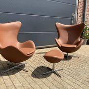 2x Fritz Hansen Egg Chair +1x Ottoman in Cognac leather NIEUW!!