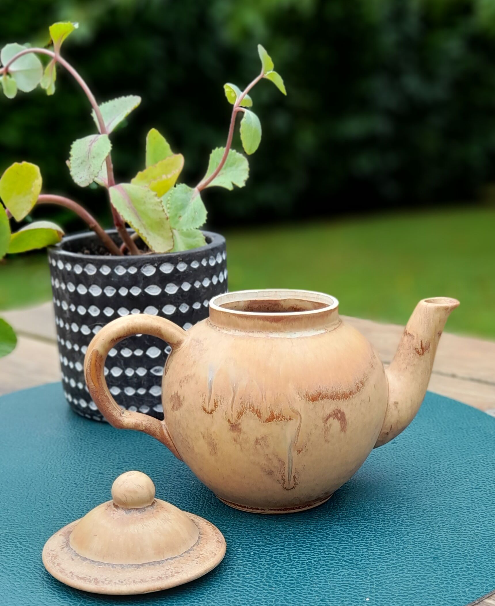 Round teapot 50cl, in matte sandstone, circa 1970's