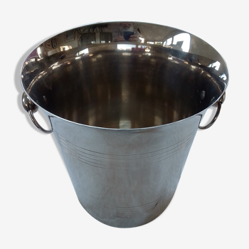 Champagne bucket in silver metal