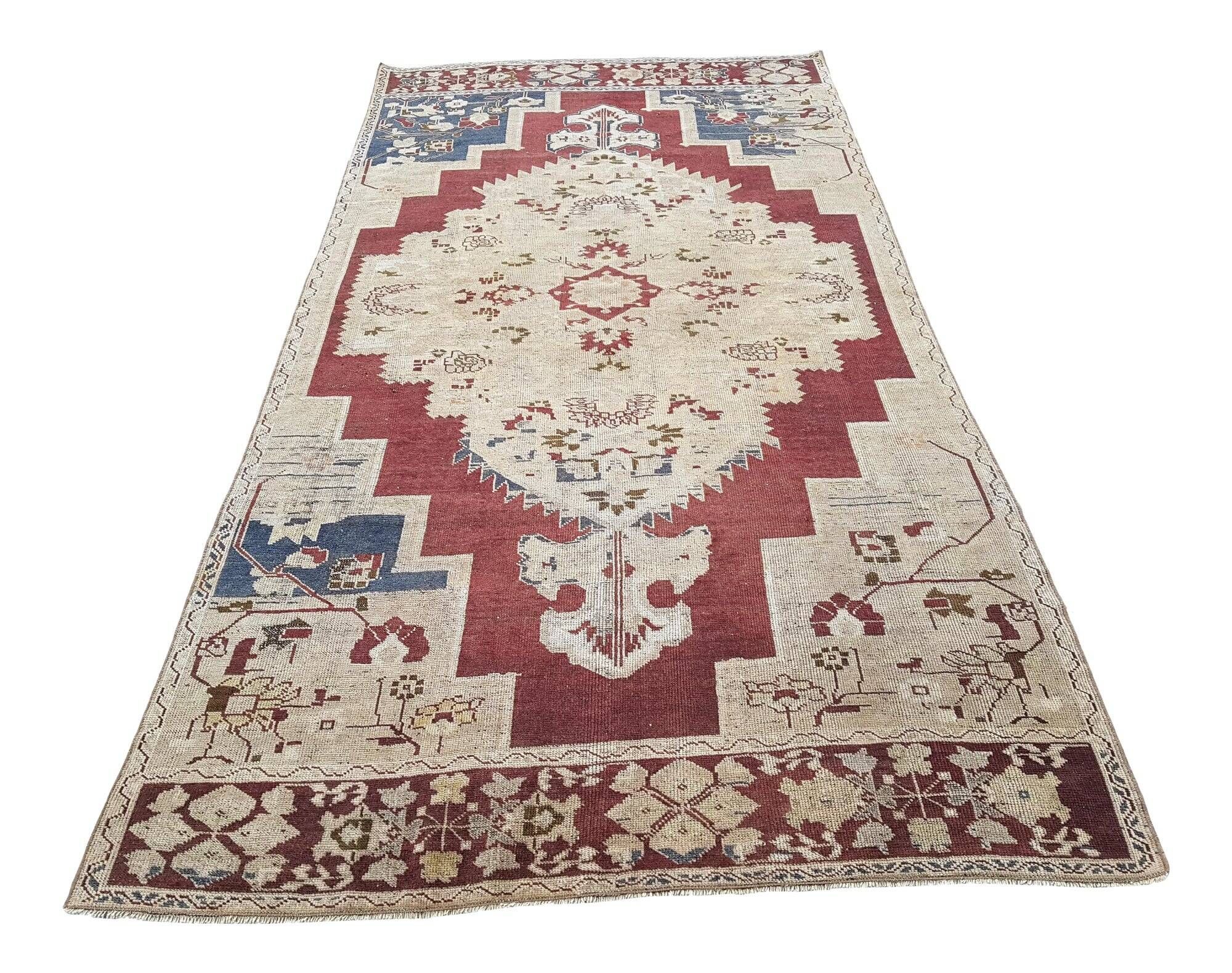 Vintage handmade Turkish rug 140x272 cm