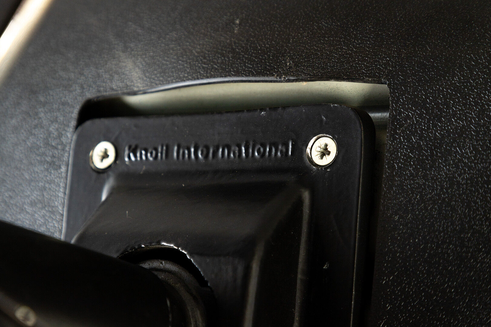 Charles Pollock for Knoll executive chair