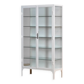 Armoire médicale, années 1930