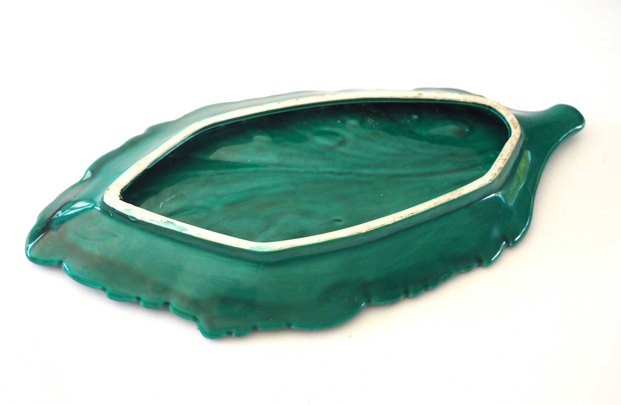 Ceramic leaf dish