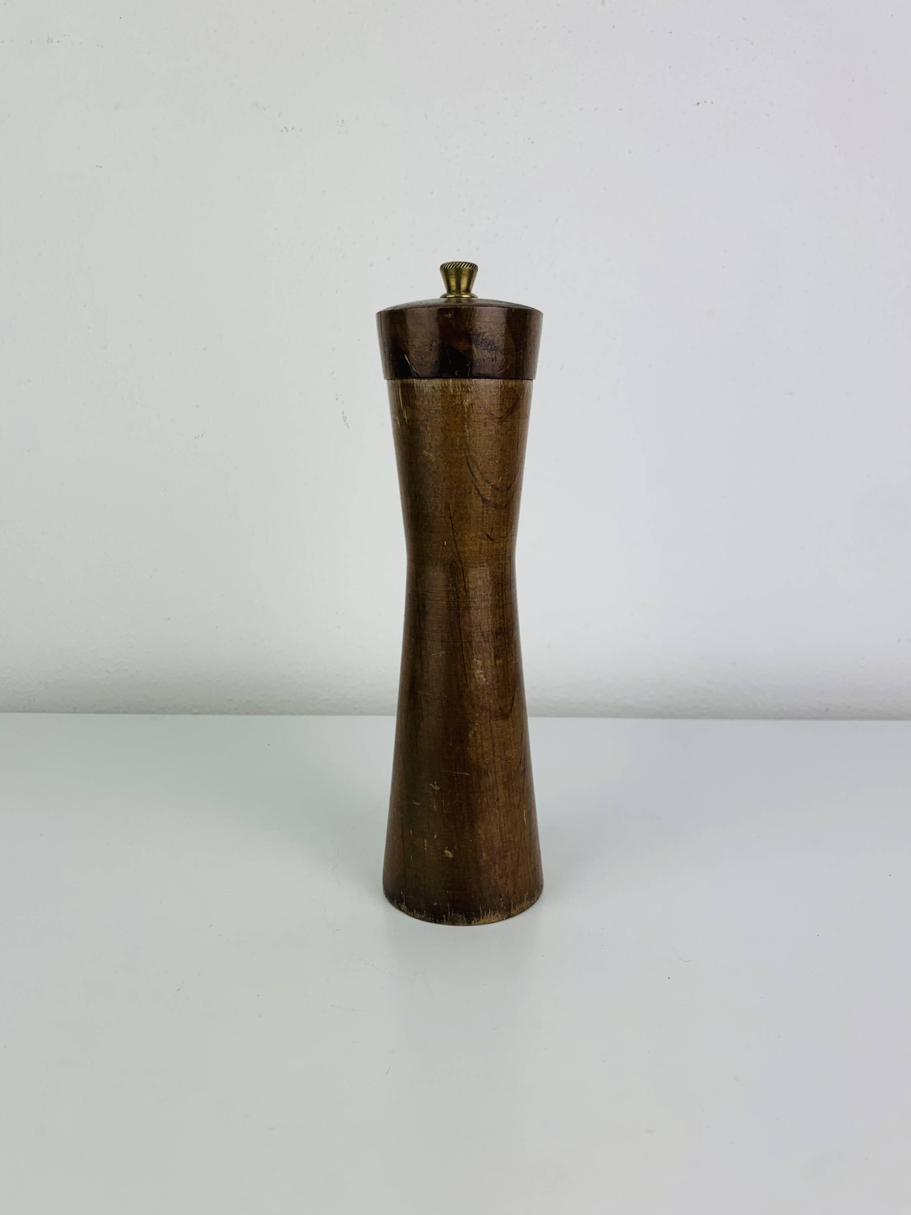 Scandinavian diabolo teak pepper mill/pepper grinder from the 1960s.