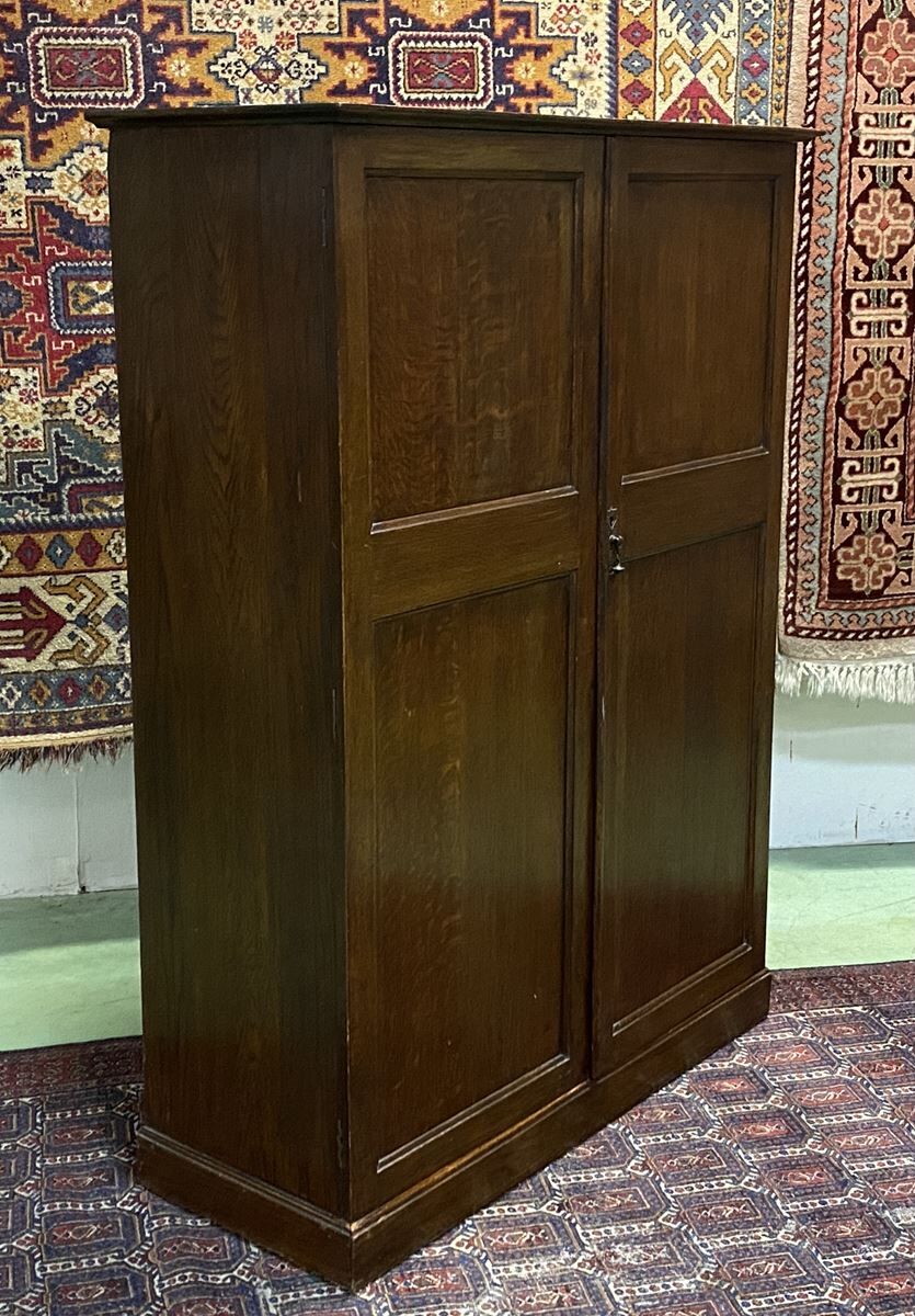 1930s English oak cabinet