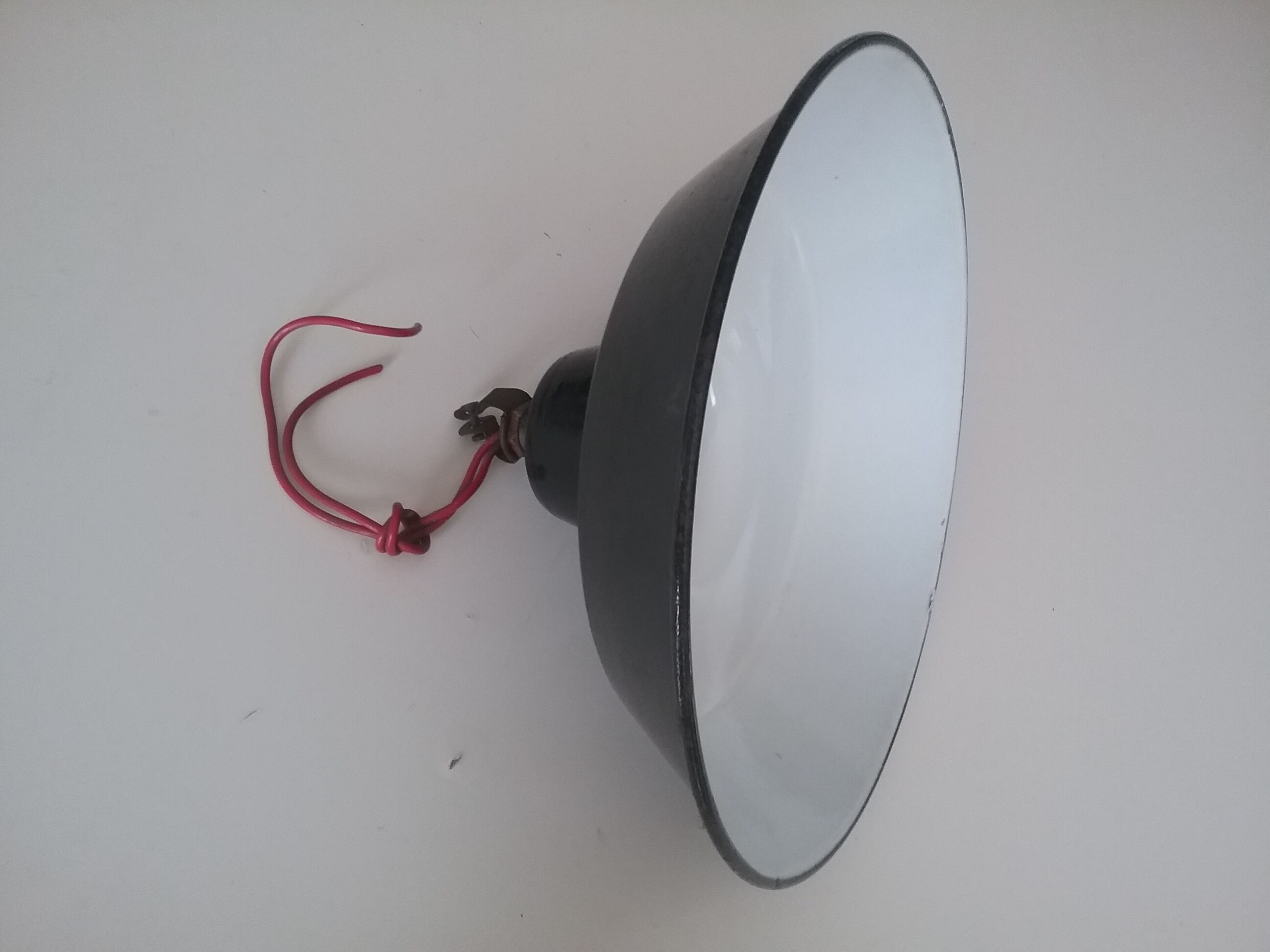 Lustre in industrial metal emaille